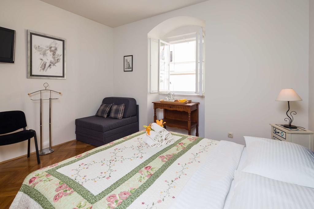See Everlasting Apartman *